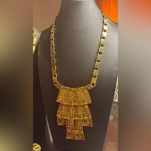 Elegant Gold Necklace